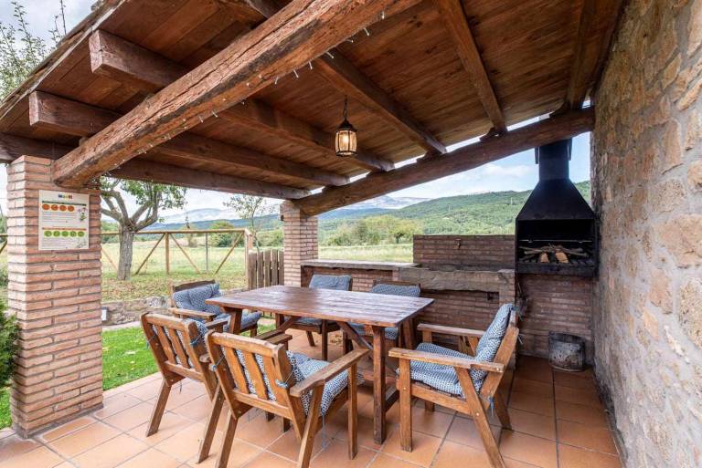 Vacation home with pool, BBQ & yard | Perfect for remote work — photo 4