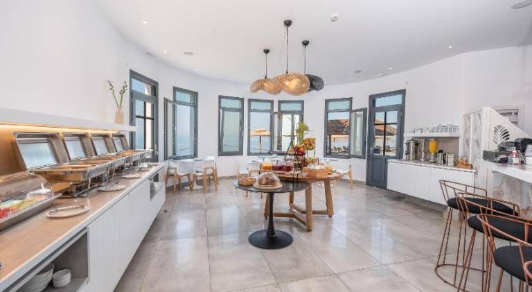 Family-friendly serviced apartment with jacuzzi, pool & patio | Pet-friendly — photo 4