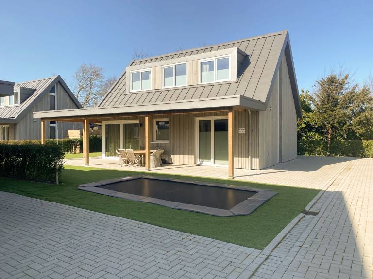 Family-friendly wonderful villa with terrace, grill & yard | Lake view | Dogs allowed — photo 3