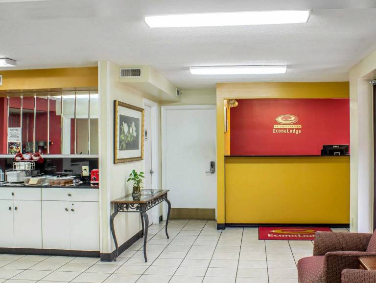Econo Lodge Research Triangle Park — photo 5