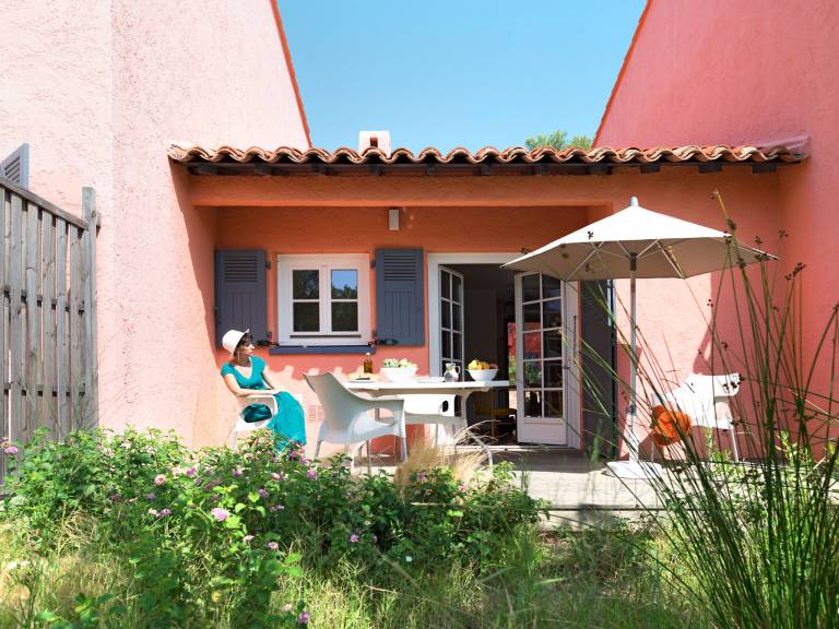 Rental apartment with heated pool, patio & garden | Pet-friendly — photo 4