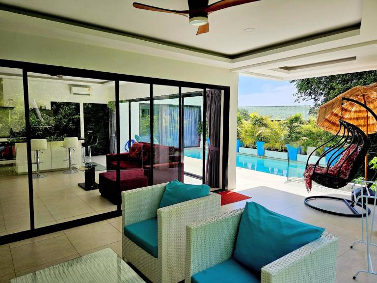 House with pool & garden — photo 2