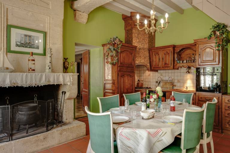 Authentic Stay at Château Vieux Mougnac: Organic Vineyard, Saint-Emilion, Wine & Relaxation — photo 3