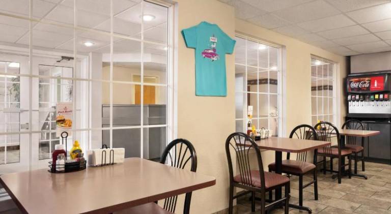 Travelodge by Wyndham Fort Scott — photo 4