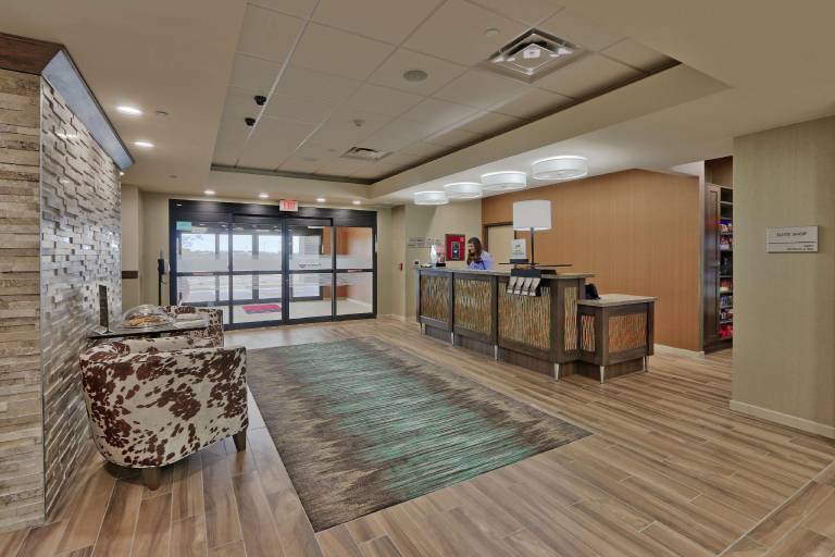 Hampton Inn & Suites Artesia — photo 3