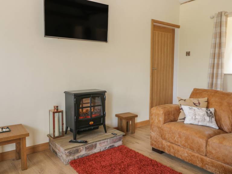 Family-friendly nice cottage with hot tub & yard | Pets allowed — photo 4