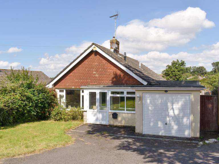 Children-friendly beautiful cottage with garden | River view | Pet-friendly in Weymouth