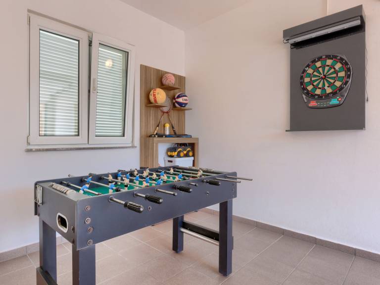 House with barbeque, yard & private pool — photo 5