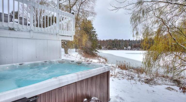 Vacation home with pool & hot tub — photo 4