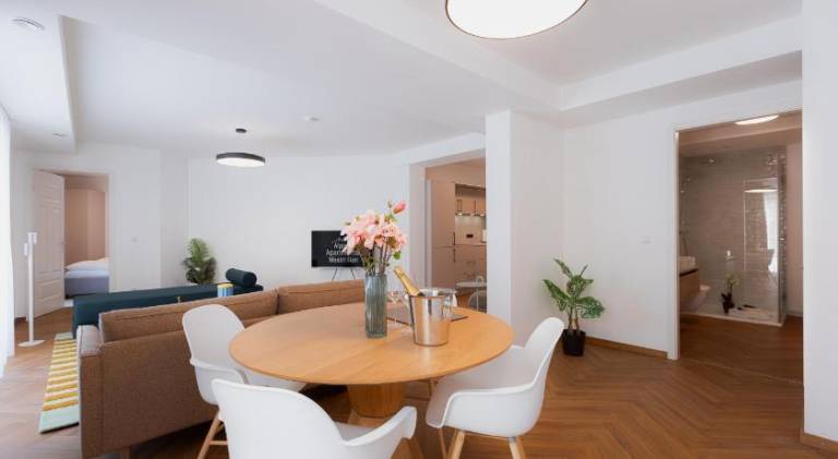 Apartment with patio — photo 5