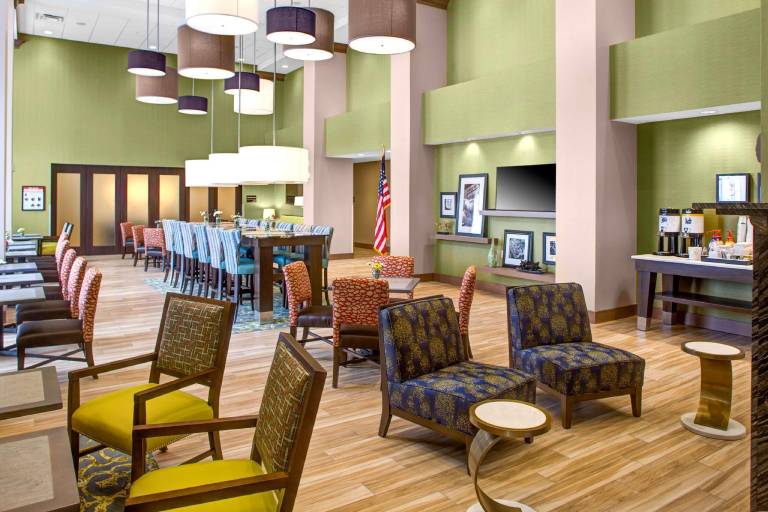 Hampton Inn & Suites Syracuse-North (Airport Area) — photo 2