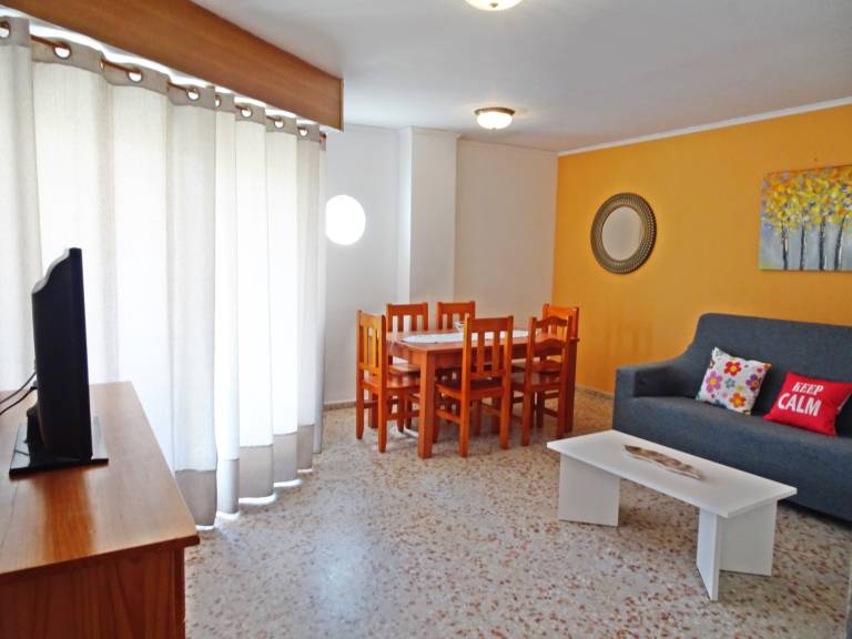 Holiday apartment with pool, garden & patio — photo 5