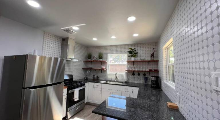 Fully equipped ample vacation home with patio, yard & barbeque | Perfect for remote work | Pets are welcome — photo 5