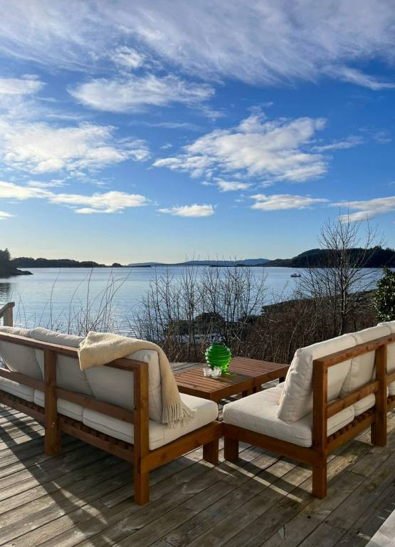 Vacation home with patio & yard | Sea view — photo 4