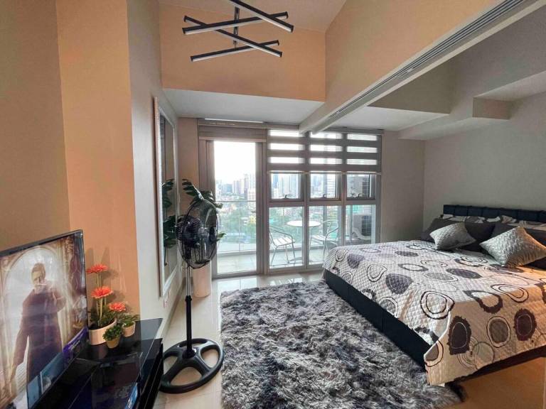 House with pool | Perfect for remote work | Dogs allowed in Taguig