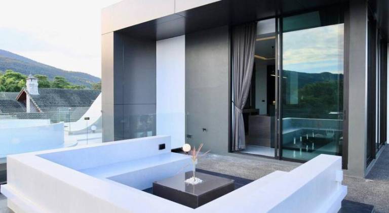 Villa with pool — photo 4