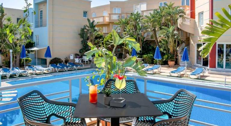 Family-friendly serviced apartment with garden, BBQ & pool | Close to the beach | Pets allowed — photo 4