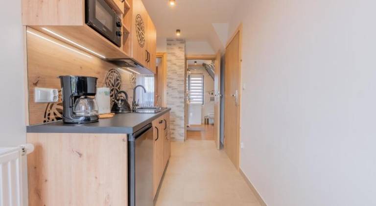 Apartment with terrace & yard — photo 3