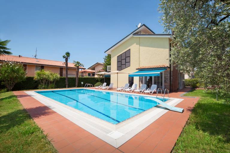 Fully equipped big villa with garden, terrace & private pool | Pet-friendly — photo 3