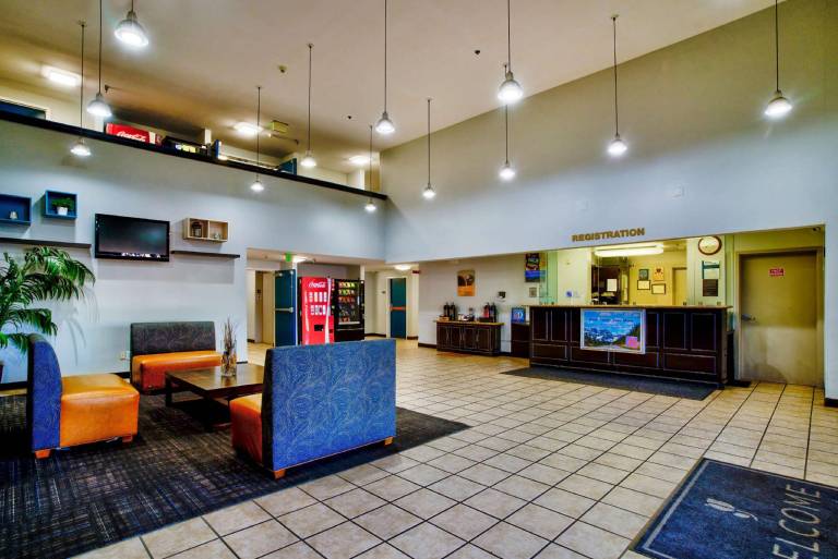 Motel 6 Hesperia, CA - West Main Street - I-15 — photo 3