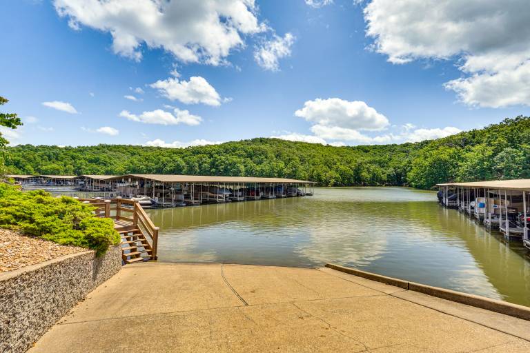 Lake & Pool Access: Lazy Days Condo w/ Balcony! — photo 2