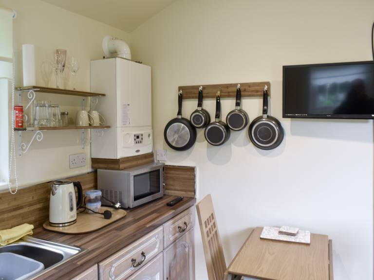 Family-friendly nice cottage with yard, terrace & BBQ | Pets are welcome — photo 3