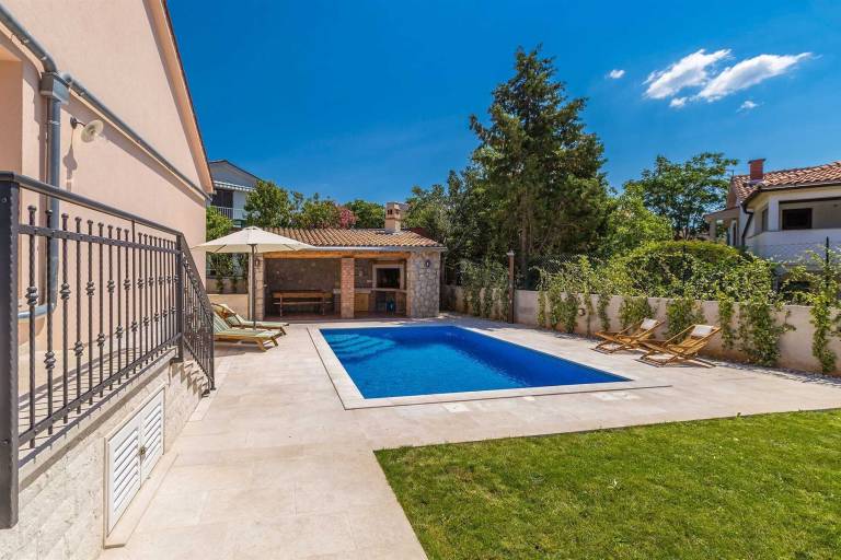 Ferienhaus Pinezići