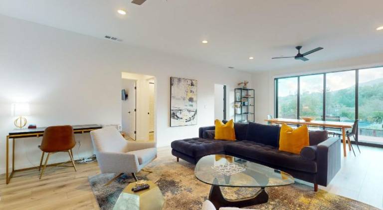 Vacation home with jacuzzi — photo 4