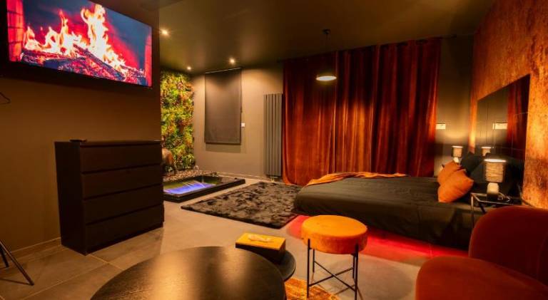 Holiday apartment with jacuzzi — photo 2