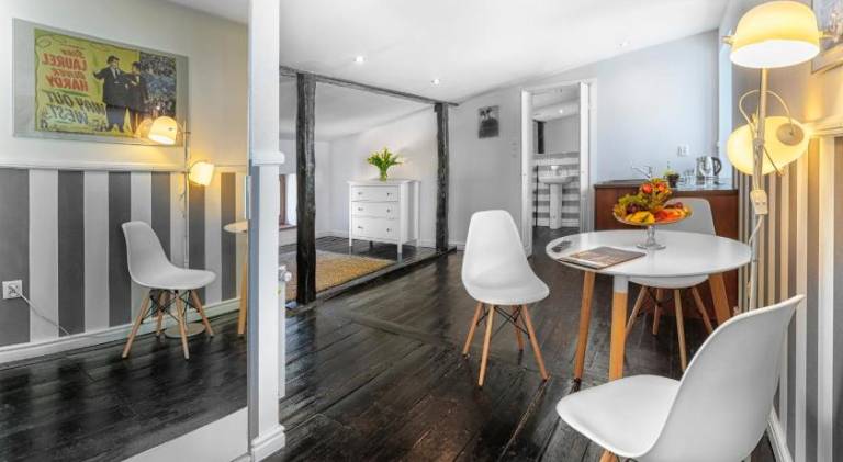 Serviced apartment with patio — photo 2