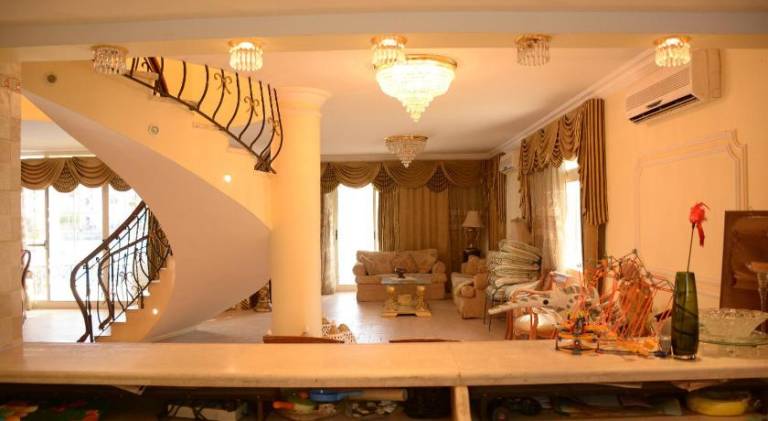 Villa with jacuzzi & pool — photo 2