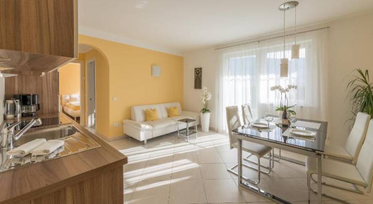 Holiday apartment with garden & pool | Suitable for remote work | Pets allowed — photo 2