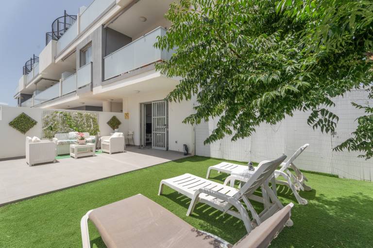 Divino En Playa Vacation Apartment with Sea Views, Shared Pool & Wi-Fi — photo 2