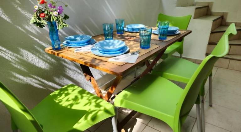 Apartment with BBQ, patio & yard in Sithonia