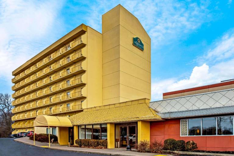 La Quinta Inn & Suites by Wyndham Stamford New York City