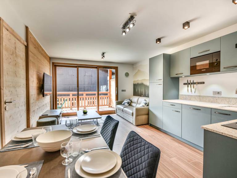 The Genepi - Ski-In/Ski-Out New 1BR+Cabin, Sleeps 4-6, Near Slopes in Les Gets