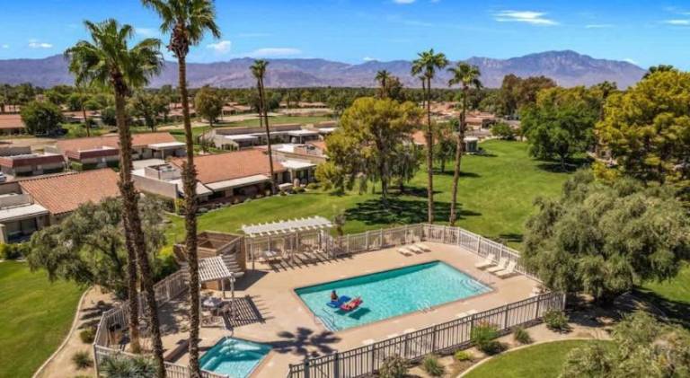 Vacation home with 2 rooms for 4 persons in Palm Desert, CA