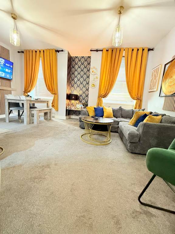 2BR Central Edinburgh Apartment Pass the Keys