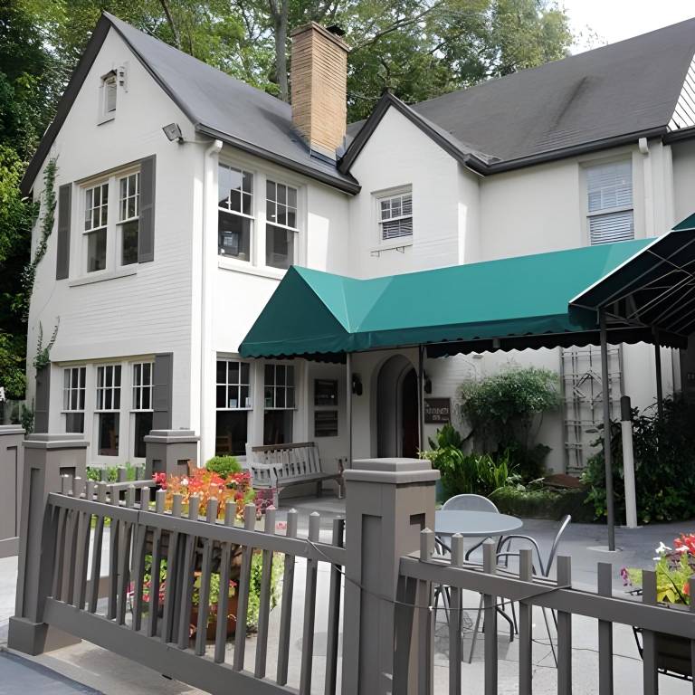 The University Inn at Emory — photo 2