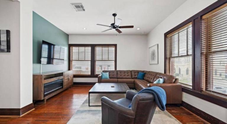 Charming loft near the historic strand in downtown in Galveston, TX