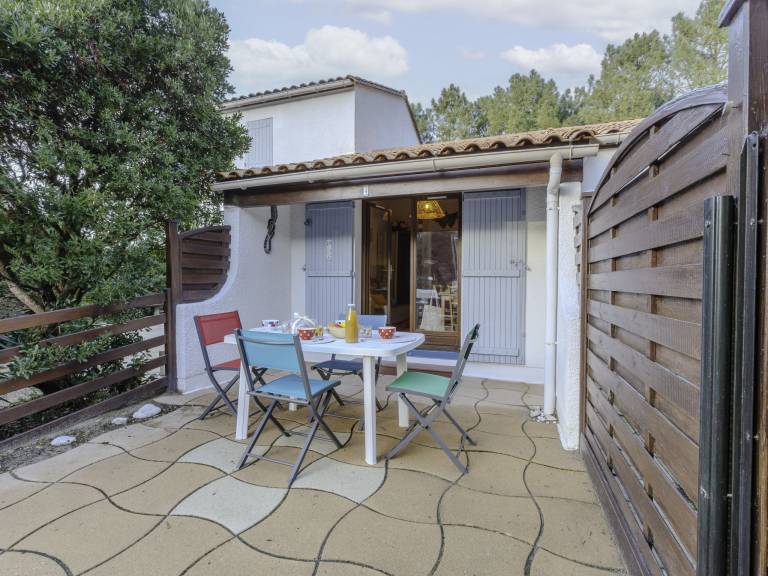 House with terrace, yard & pool — photo 5