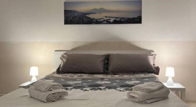 House with 1 room for 4 persons in Casoria