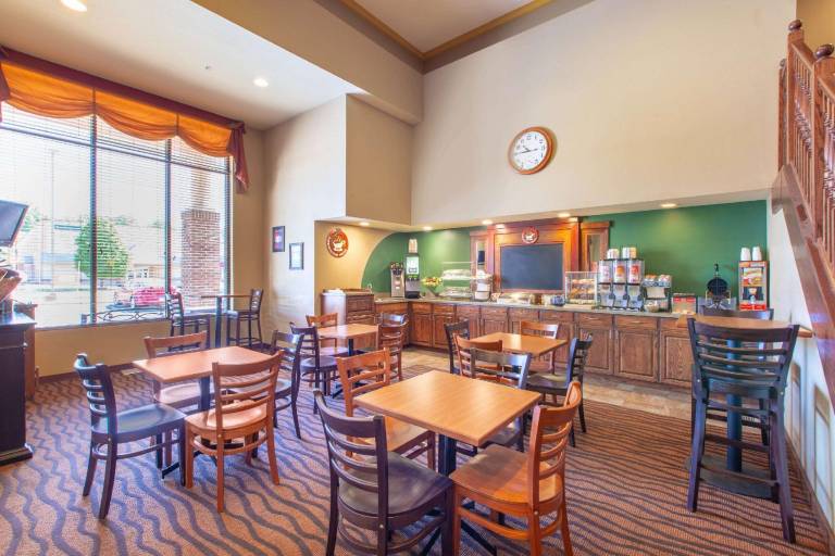 AmericInn by Wyndham Ottumwa — photo 4
