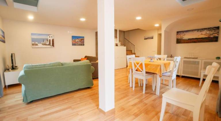 Wonderful serviced apartment with yard & patio | Dogs allowed — photo 3