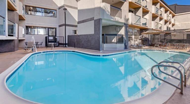 Comfort Inn & Suites Irvine Spectrum — photo 5