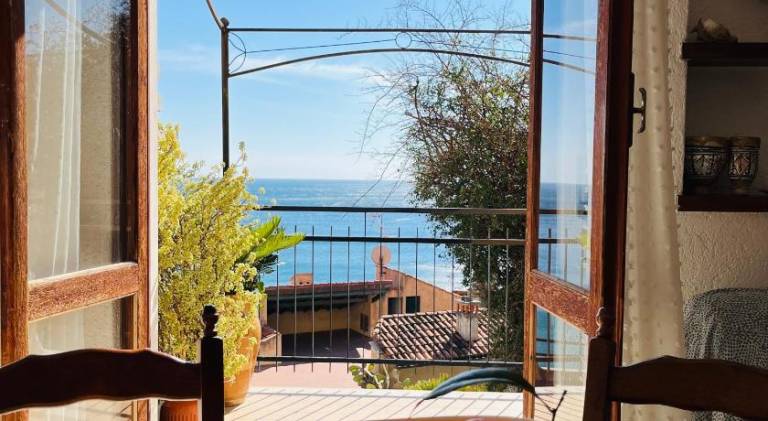 Holiday apartment with pool — photo 4