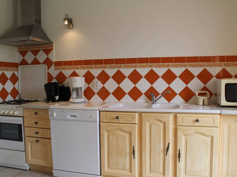 House with garden & barbecue — photo 4