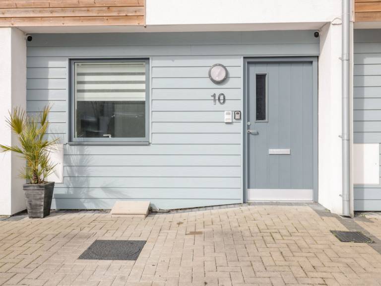 Cottage with terrace & garden | Beach view — photo 2
