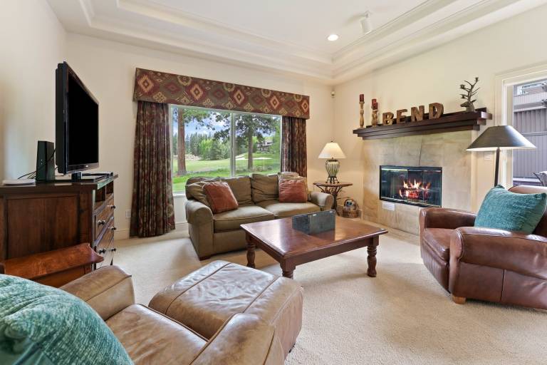 Villa 5 - Hot Tub, Golf Course Views, Large Deck, Quiet and Peaceful in Broken Top — photo 5