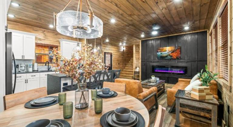 House with hot tub, BBQ & private pool — photo 2